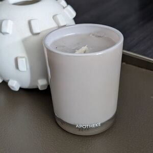 Apotheke Black Iris Oak scented candle